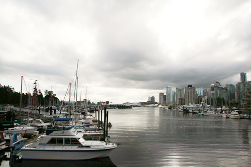 Walking along the Vancouver Coal Harbor: A free thing to do with kids