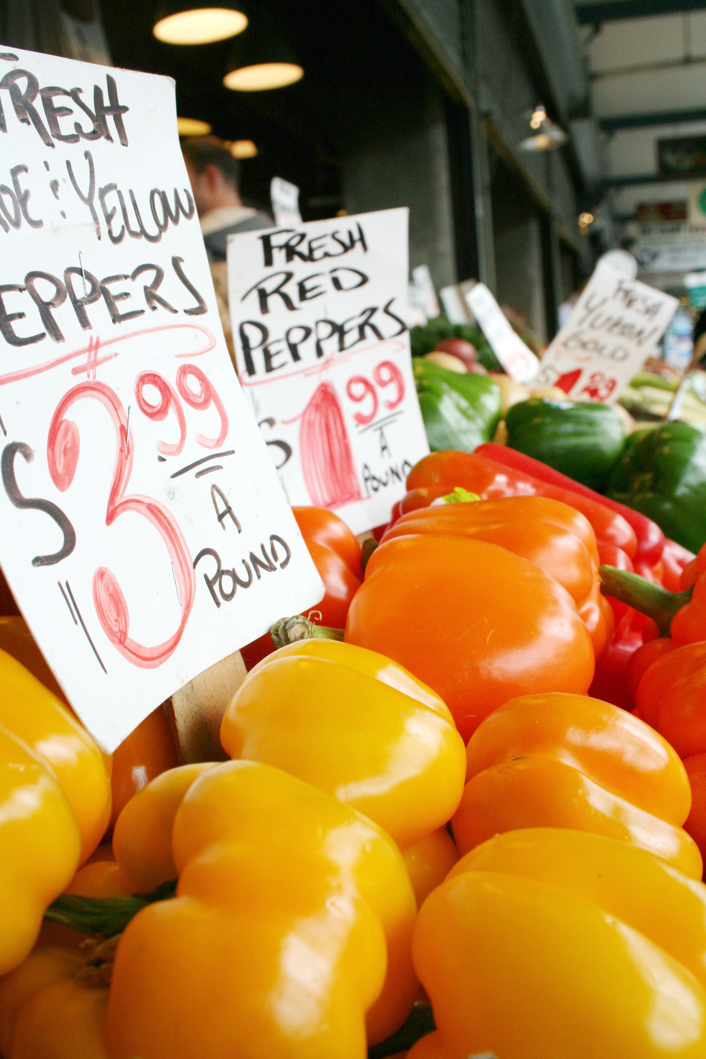 shopping for peppers at farmers markets with kids