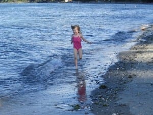 kid on Parksville beach near parksville accommodations